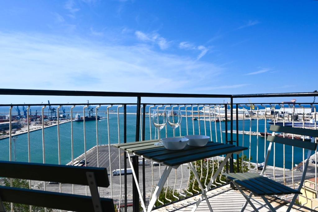 A40 - Ancona, elegante bilocale in centro con vista mozzafiato!