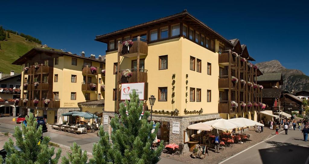 Abete Rosso Nuovo in centro e vicino a Lupigno