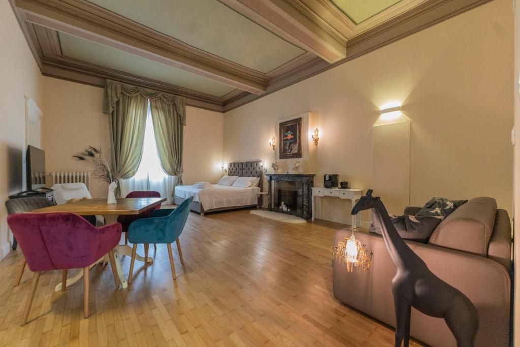 Aldrovandi Luxury Suites and Apartment