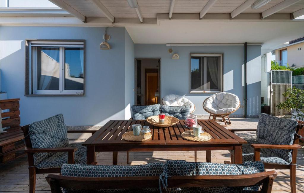 Nice Apartment In Porto Santelpidio With Kitchen