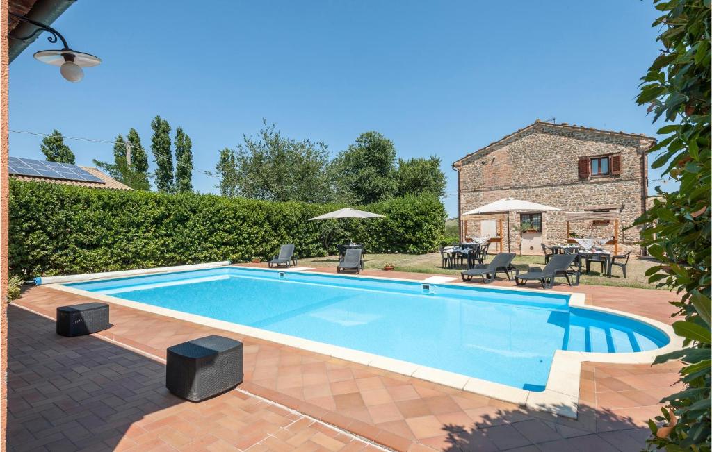 Lovely Home In Tolentino With Kitchen