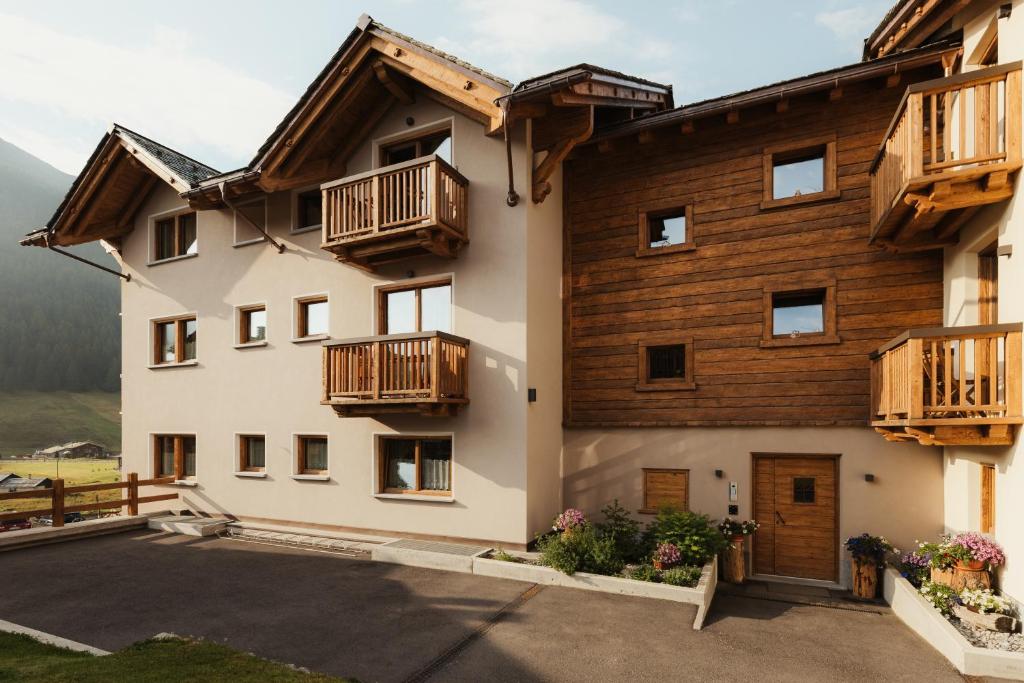 Bike&Ski Saroch Apartments