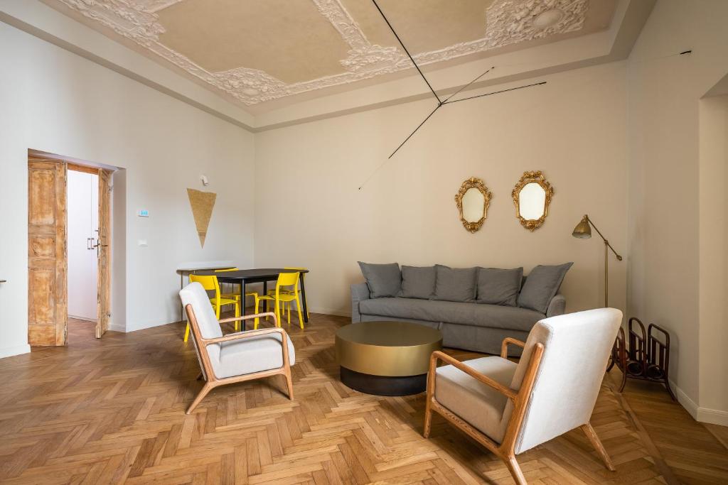 Appartamento d'Azeglio nel salotto di Bologna