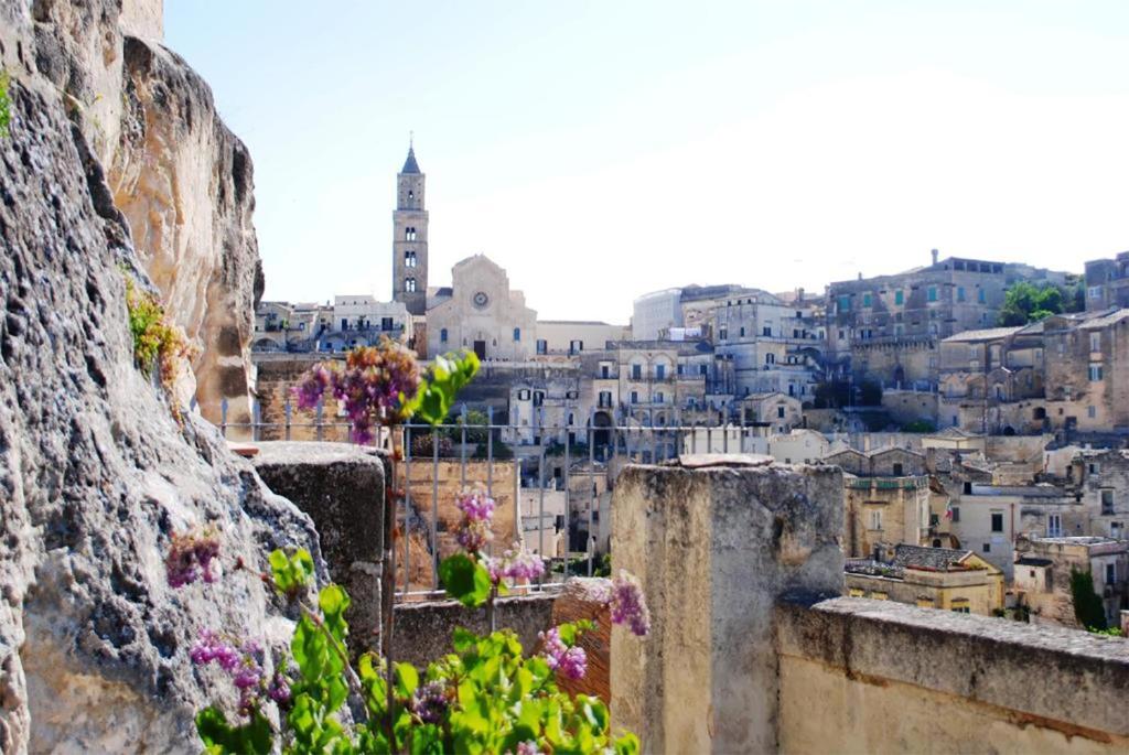 L' Abbraccio dei Sassi