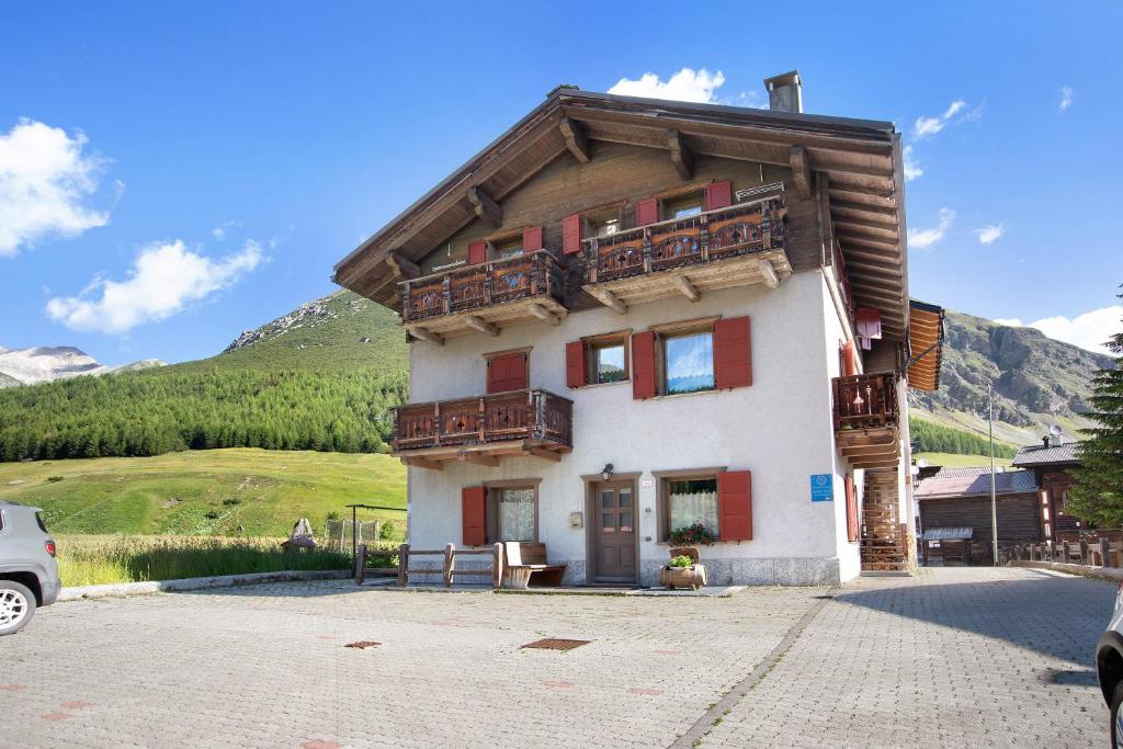 Stunning Holiday Home in Livigno near Ski Lift