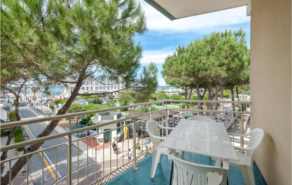Beautiful Apartment In Cattolica With Kitchen