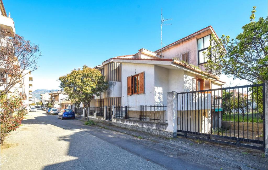 3 Bedroom Gorgeous Home In Reggio Calabria