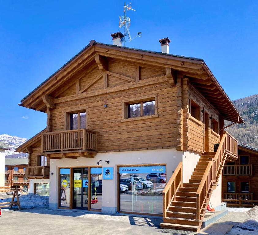 BLUE MOON APARTMENTS