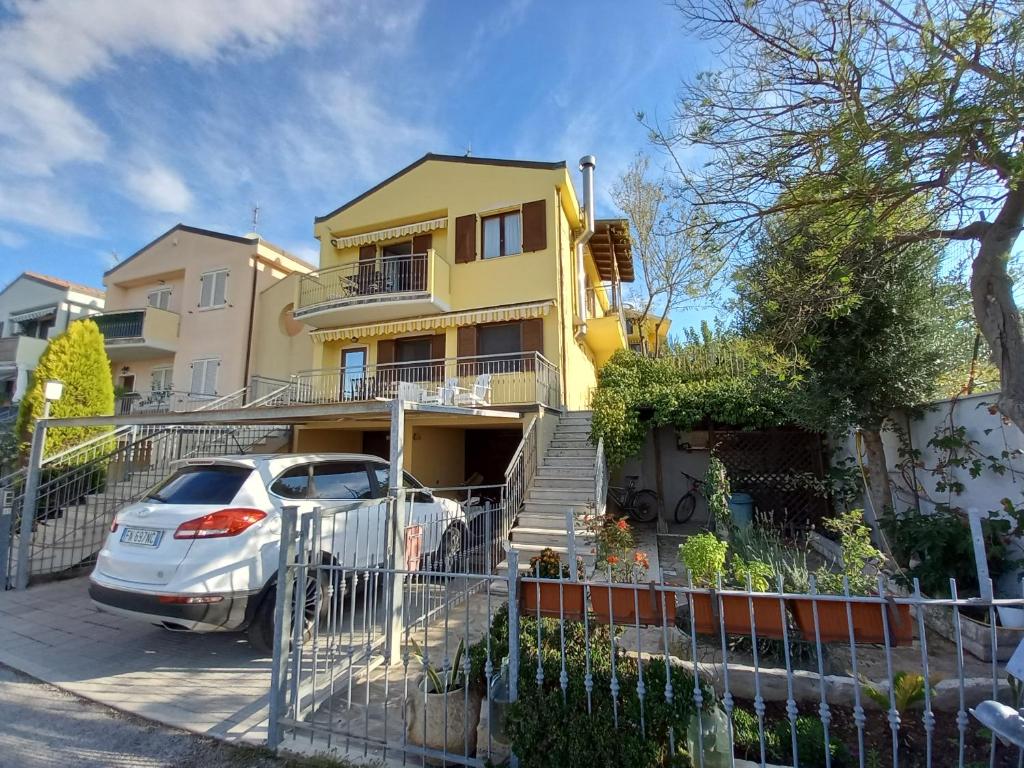 Villetta con giardino e parcheggio coperto