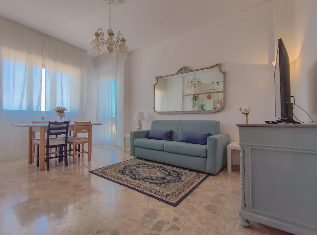 Center - Spacious Apartment near the Beach