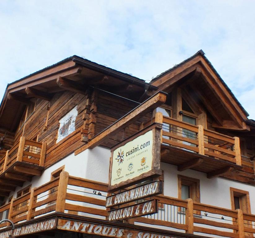 Chalet Rododendro Forést con bellissimo giardino