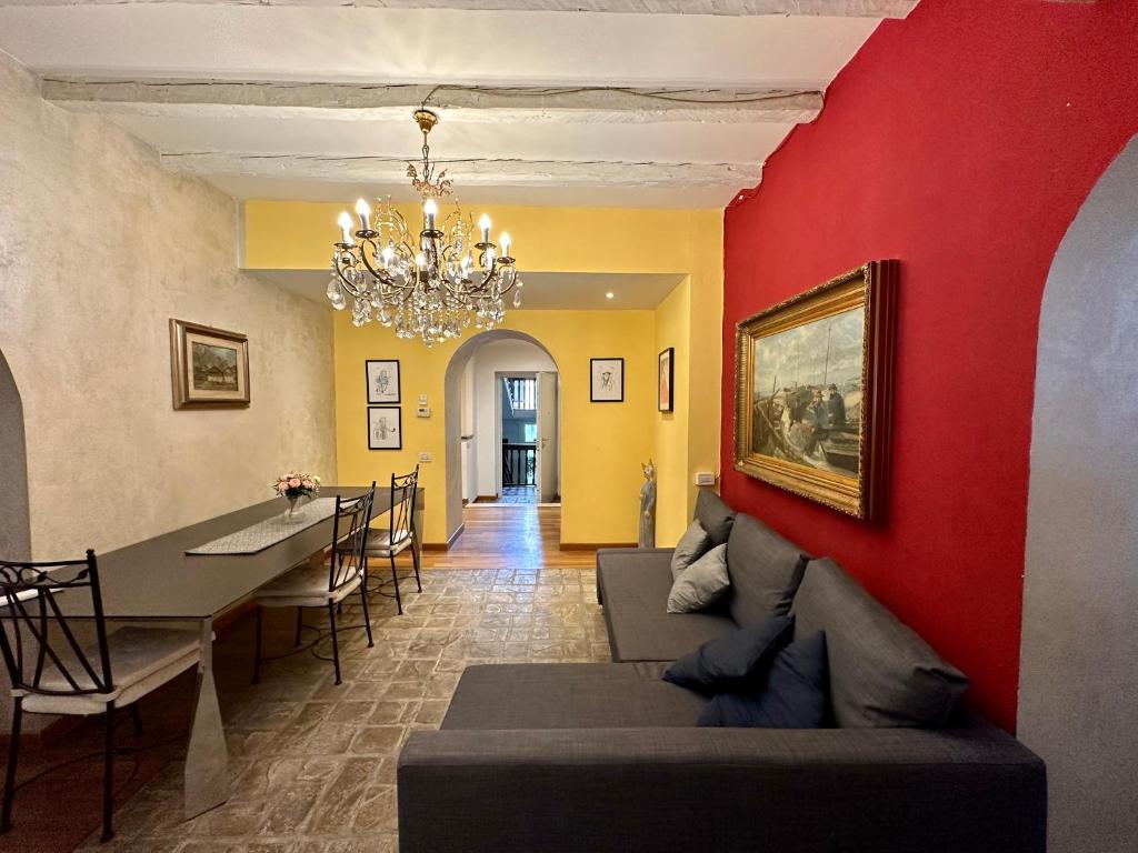 Charlotte Deluxe Apartament near Piazza Unità