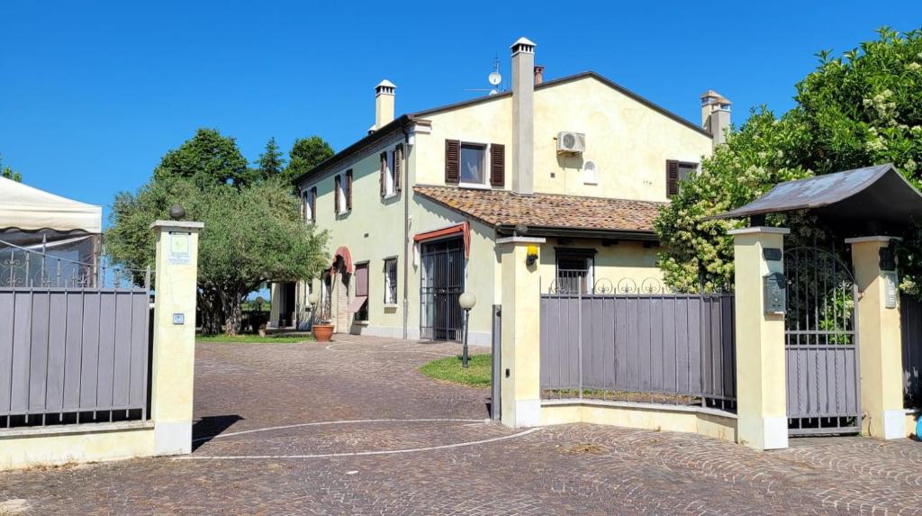 CHEZ BARNIE favoloso appartamento privato in villa a 800mt INGRESSO FIERA RIMINI