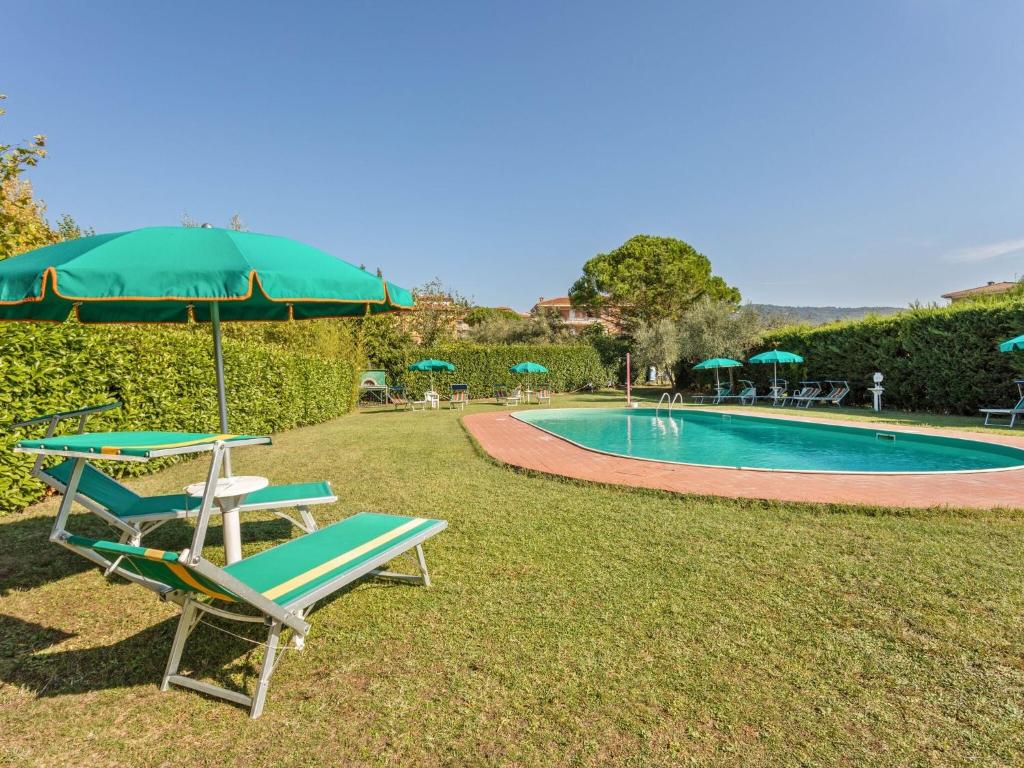 Nice apartment in Tuoro sul Trasimeno with pool