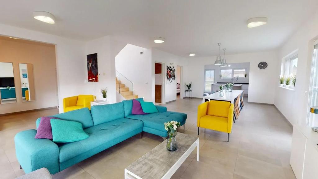 Spacious family home in Corfinio with mountain view