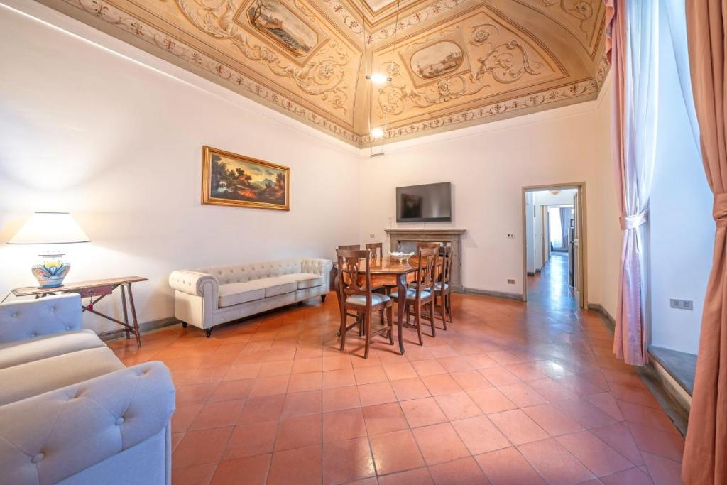 Raffaello - M&M Holiday House