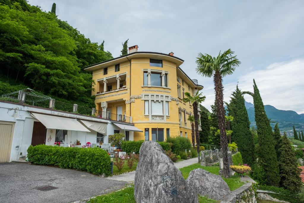 Lake Attic in Villa Lina