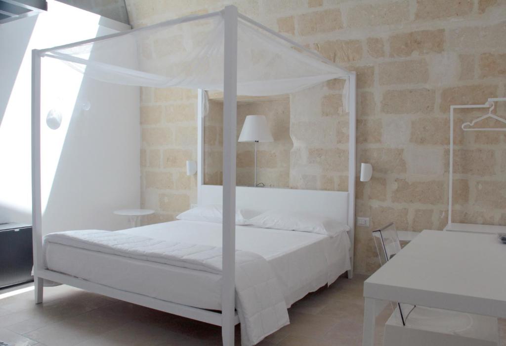 Lamia Room Rentals