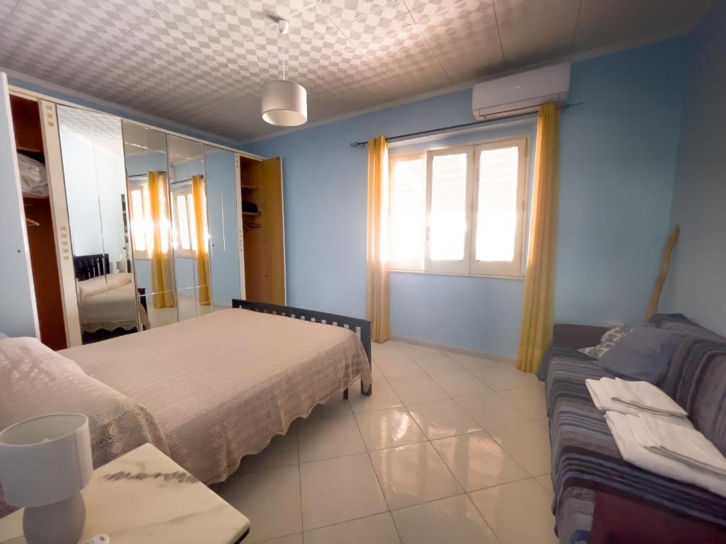 Prajola - Casa al mare, Palmi