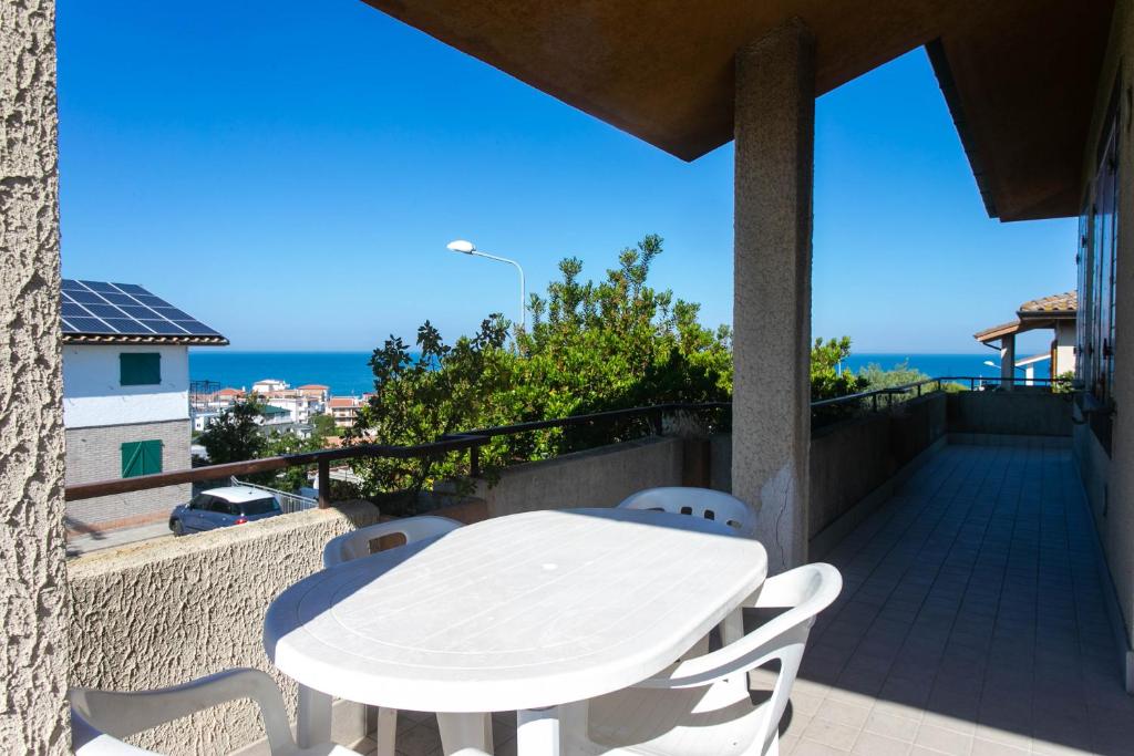 Marcelli, quadrilocale con terrazzo vista mare - M117