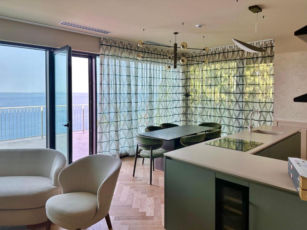 Maximilian Suites