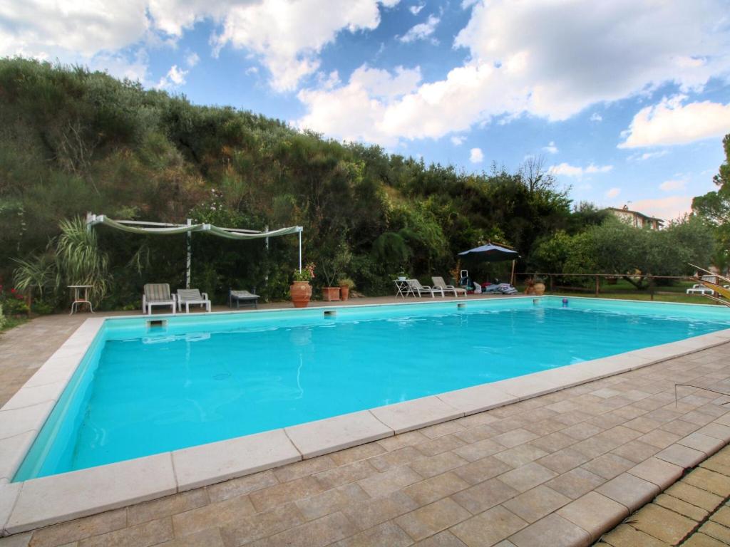 Country House with swimming pool and garden with Mediterranean plants