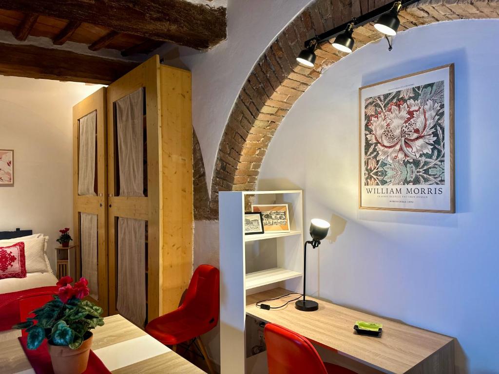 Natural RED Passion in Perugia Downtown