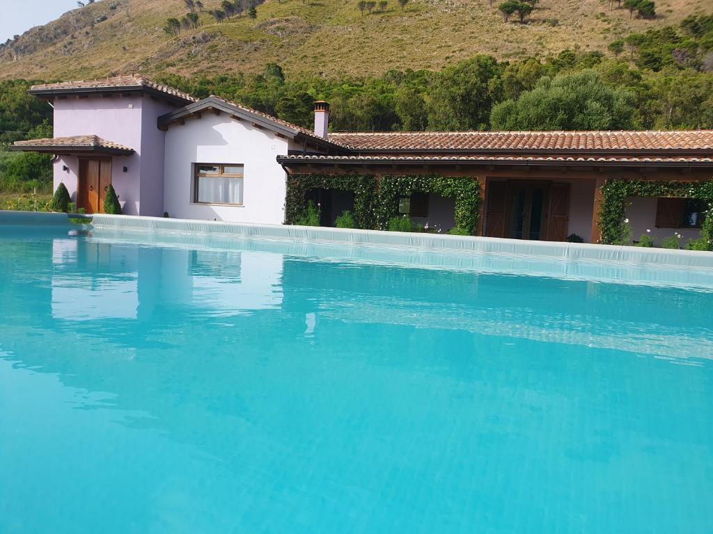 New entire villa with pool and sea views