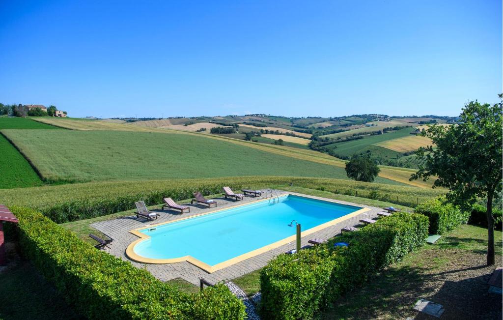 9 Bedroom Gorgeous Home In Cingoli