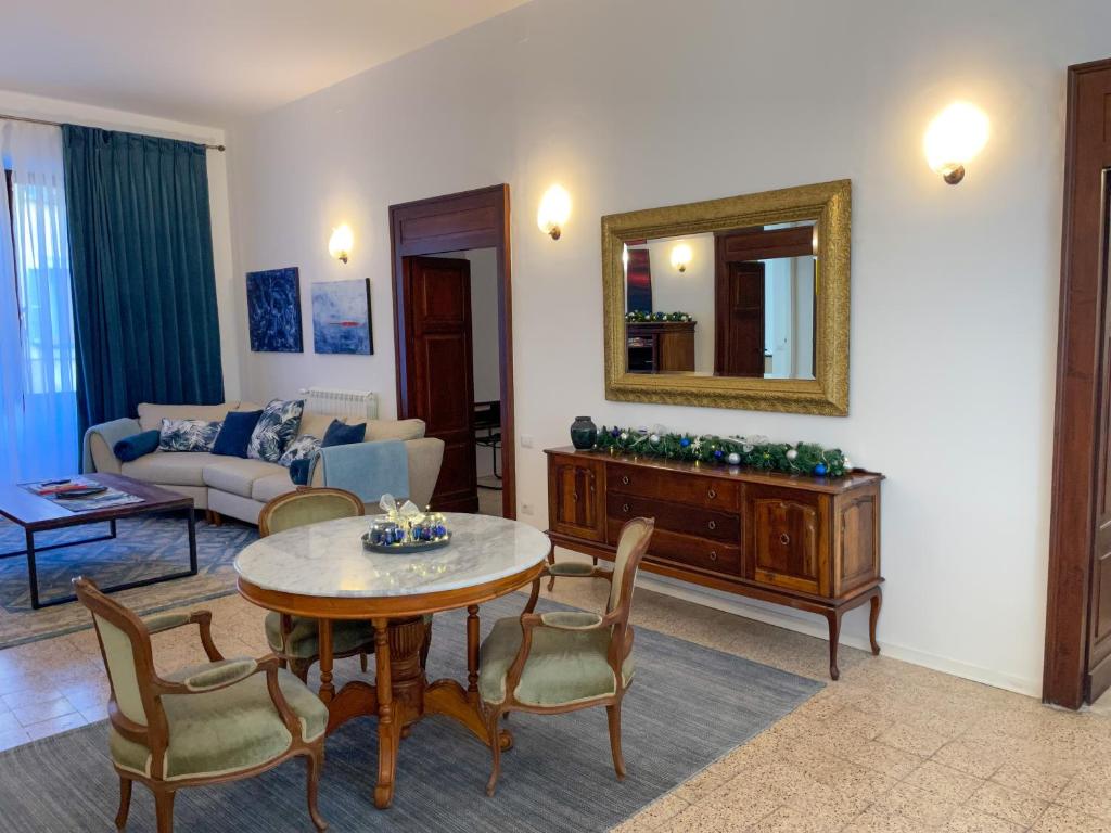 Orvieto: Spacious 3BR 3BA apartment with balcony & patio