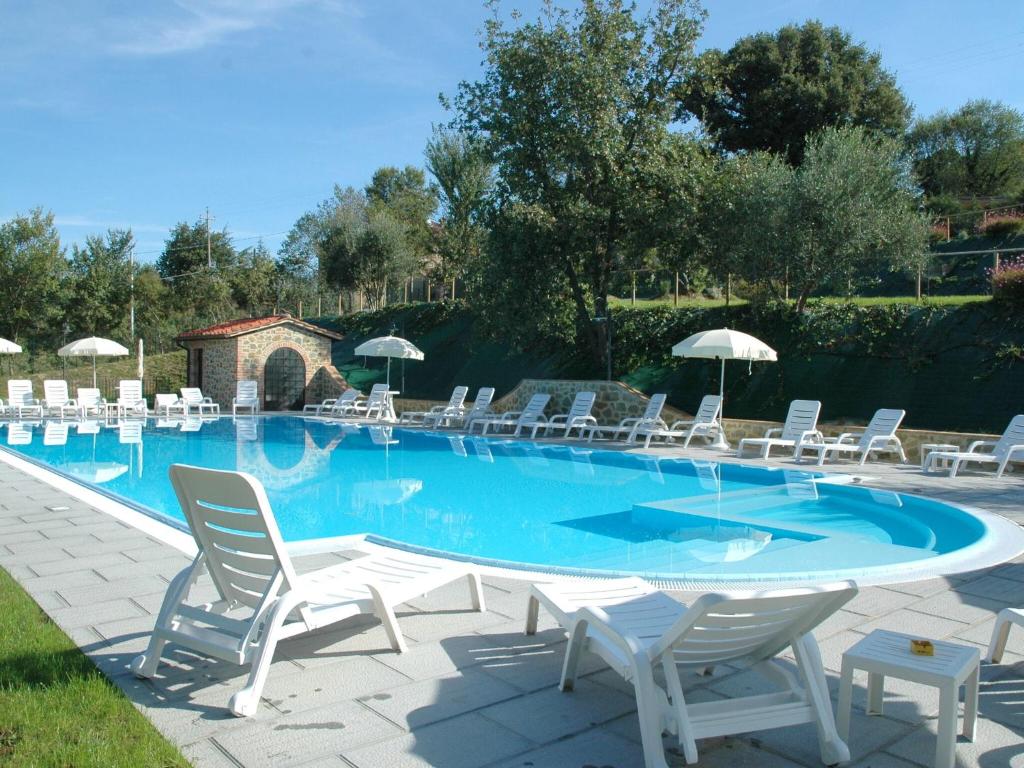 Air conditioned flat with pool and wellness area