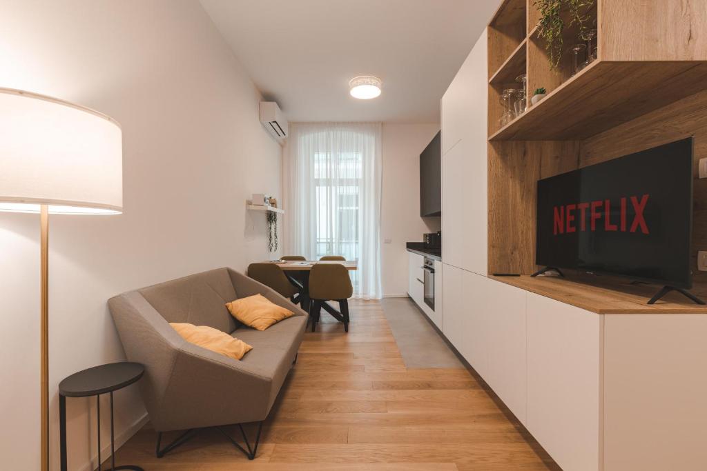 Stylish apartment in the center of Trieste - Central station - WIFI-Netflix and SKY X