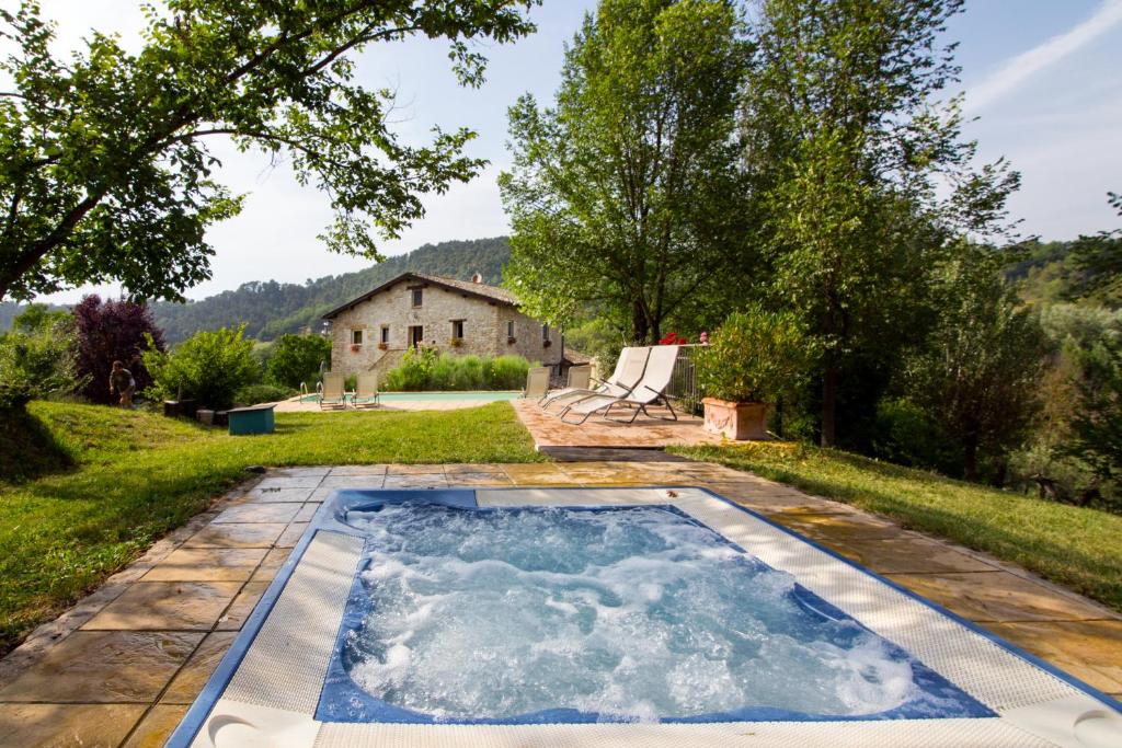 CASALE SANTA CATERINA Jacuzzi and Pool