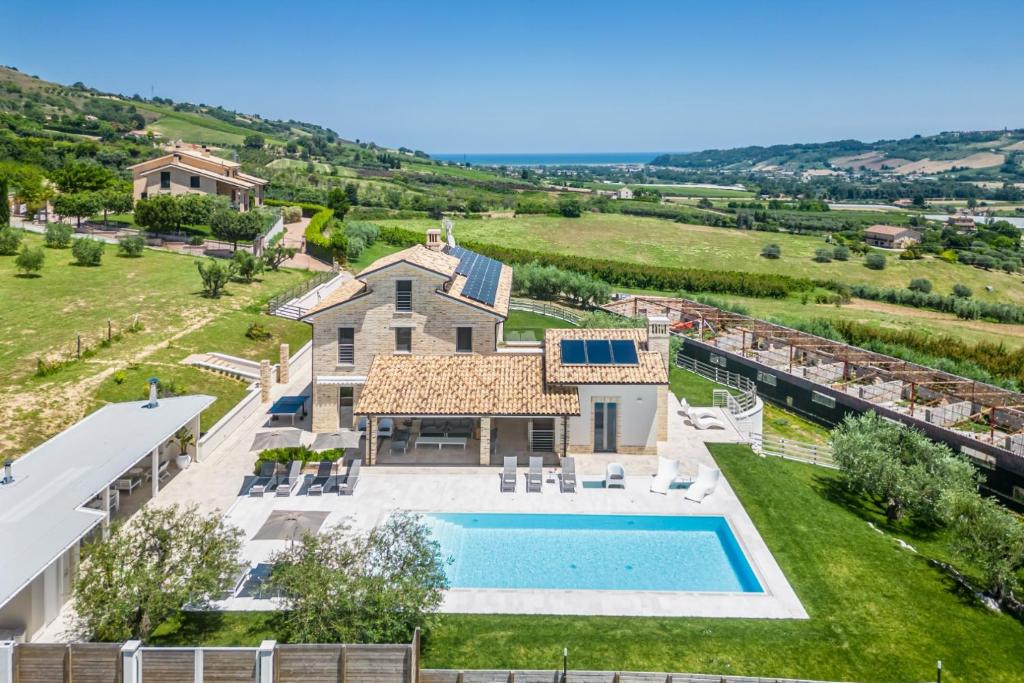 Villa Amore di Ada - Modern Design Villa - AirCo, Private Pool & Near The Beach