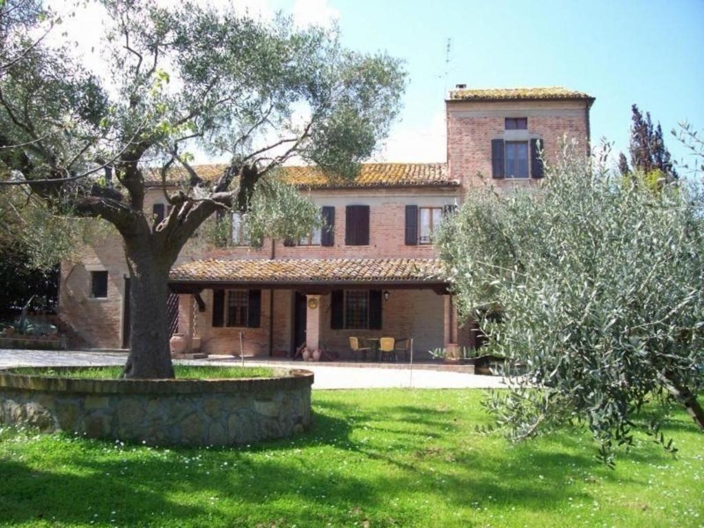 Wohnung in Morro D'alba mit Garten, gemeinsamem Pool und Grill